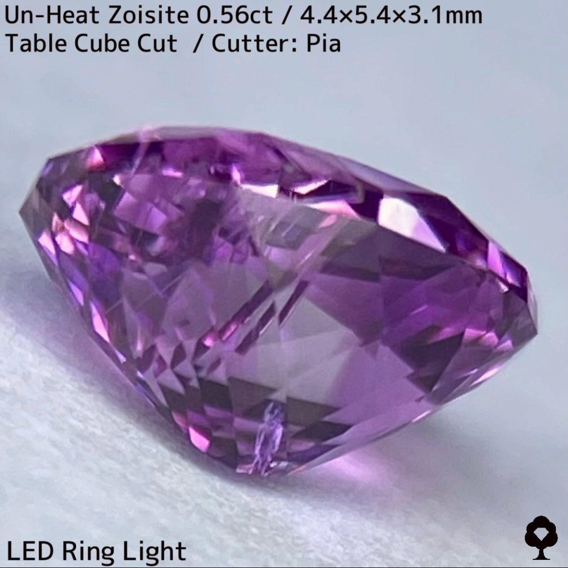 希少な濃厚ピンキッシュパープルに一期一会の芸術的インクル★非加熱ゾイサイト0.563ct