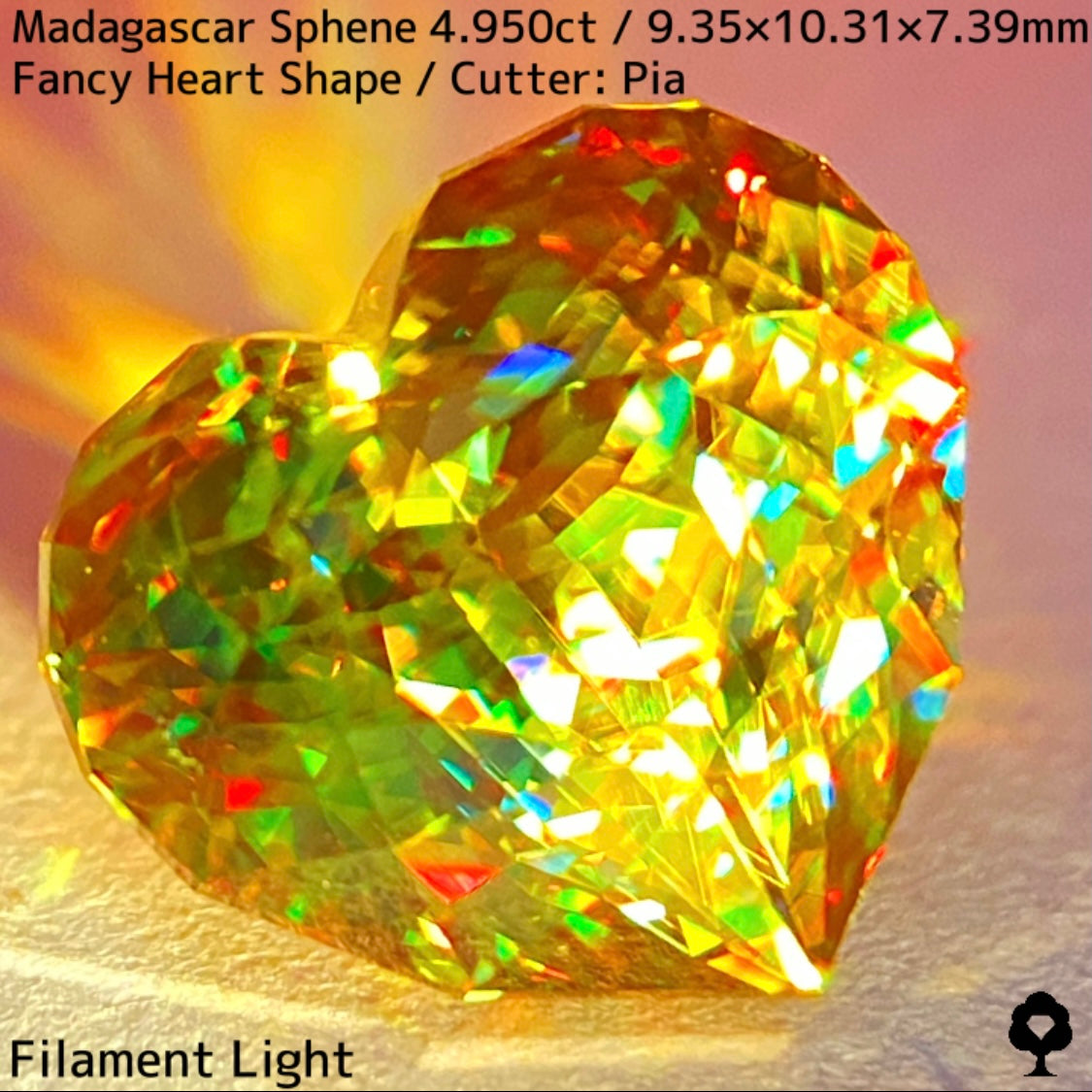 最高に煌めく超美結晶が完璧なファンシーハートシェイプに★マダガスカル産スフェーン4.950ct