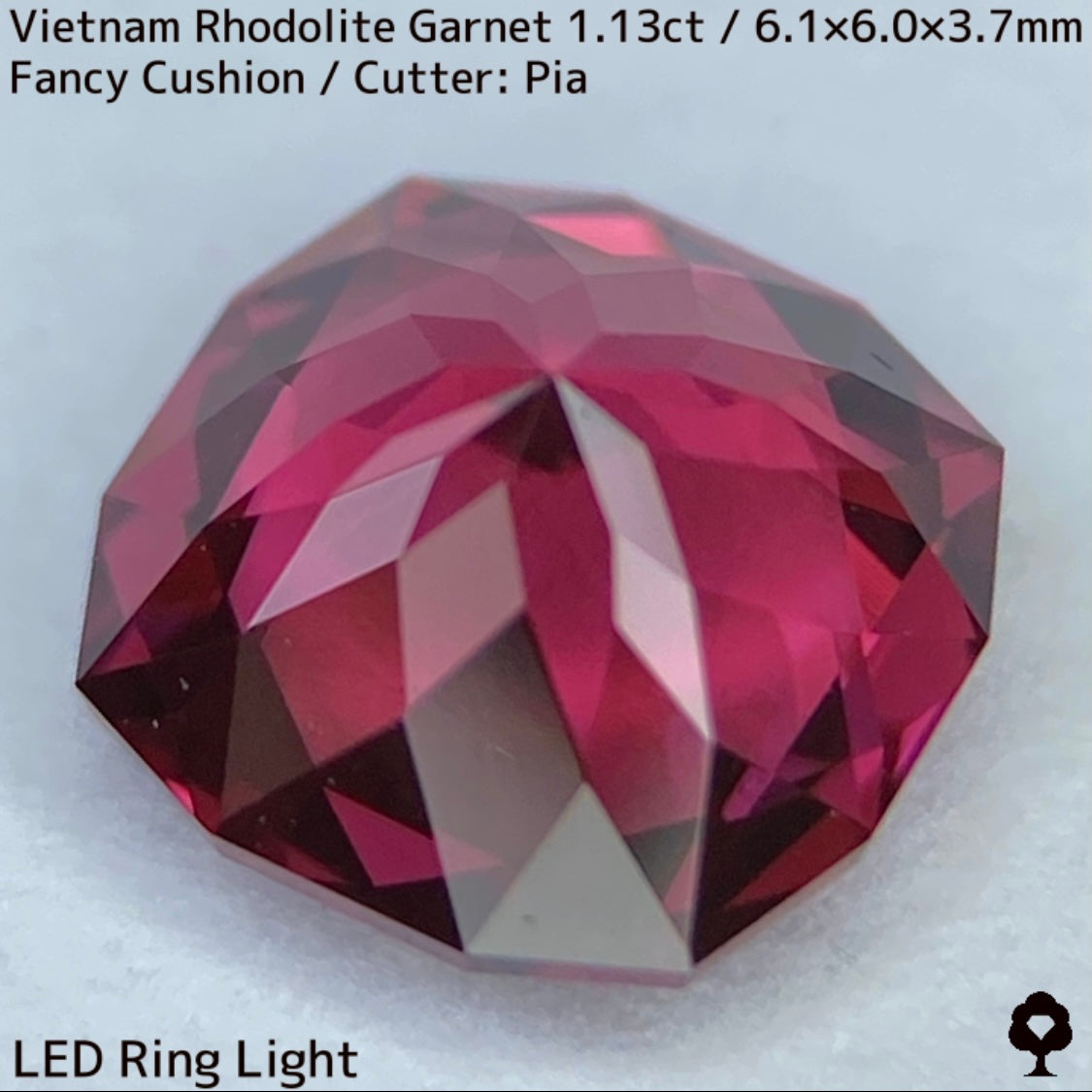ベトナム産ロードライトガーネット1.13ct★オレンジ混じりのピンクの煌めきがたまらない美結晶ファンシークッション