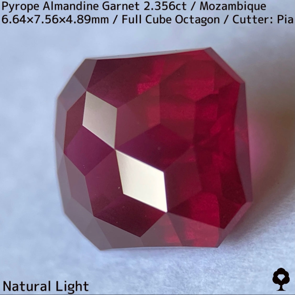 パイロープアルマンディンガーネット2.356ct★大人の味わい感じるシルキーロードライトで初のフルキューブオクタゴン
