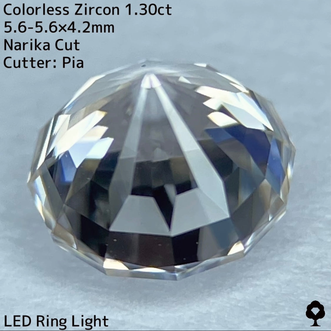 秒針が等しく現れるバチバチファイアーの見事なナリカーカット★カラーレスジルコン1.30ct