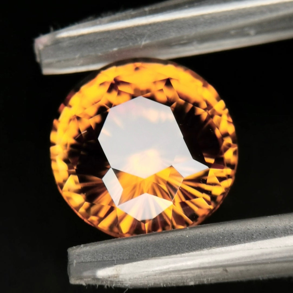 ナリカージルコン、神髄は美しい地色に色溜まり / ジルコン 3.332ct