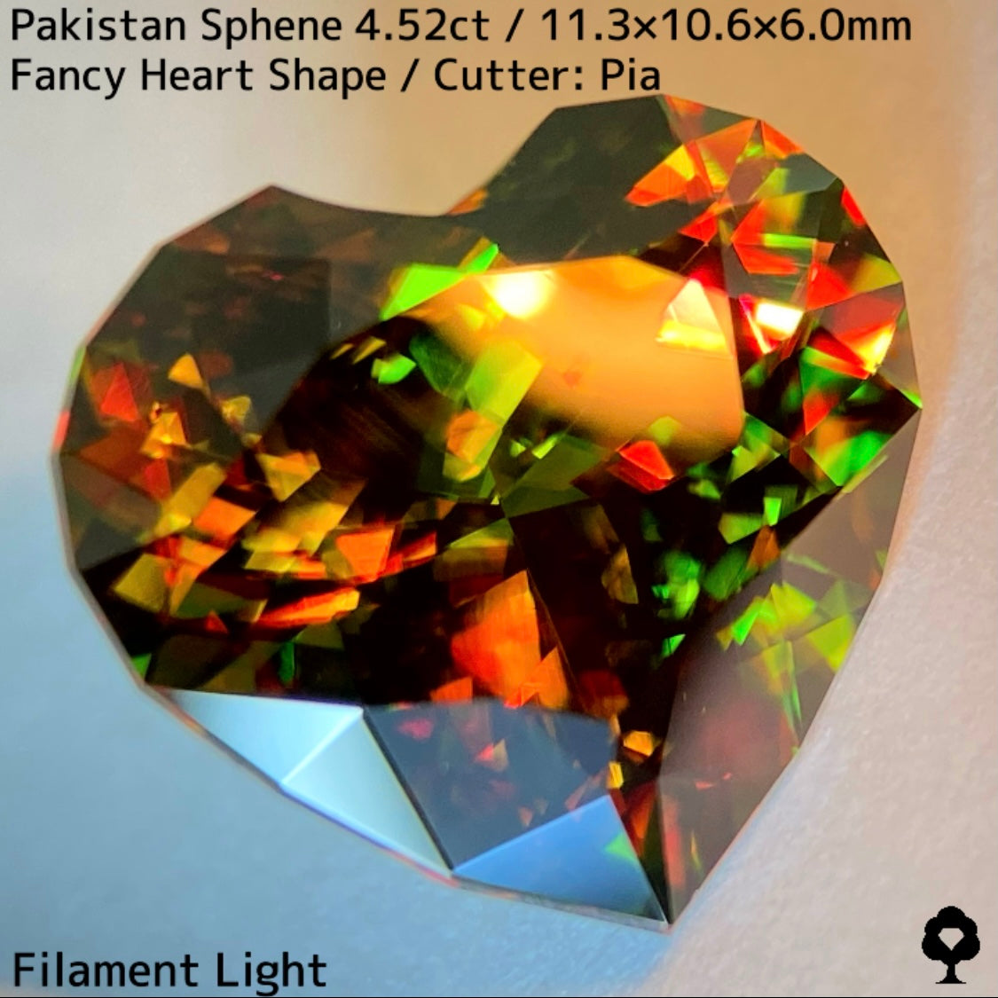 パキスタン産スフェーン4.521ct★彩度高い濃色グリーンから赤いファイアーが弾ける