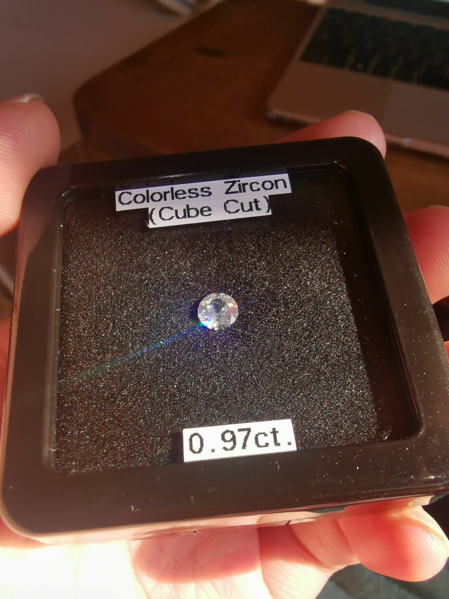 【お客さま専用】シルキーさが可愛い、横顔は透明度高い風信子石💎 / カラーレスジルコン 0.97ct