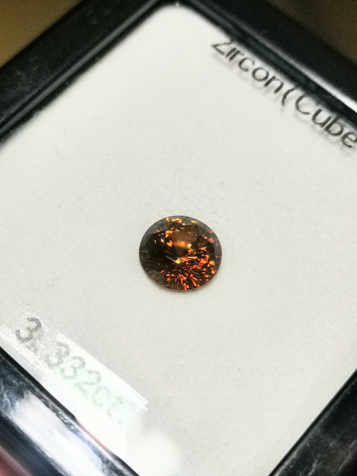 ナリカージルコン、神髄は美しい地色に色溜まり / ジルコン 3.332ct