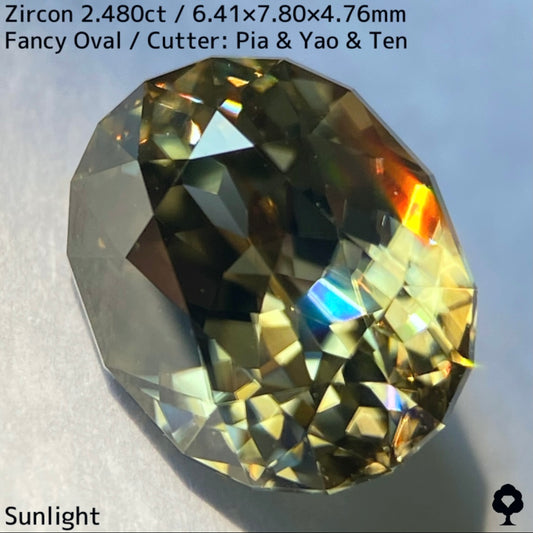 【ご当選者さま専用】ジルコン2.480ct★ゴールドの中に青の色だまりあるグリーンの煌めき放つ面白い1石