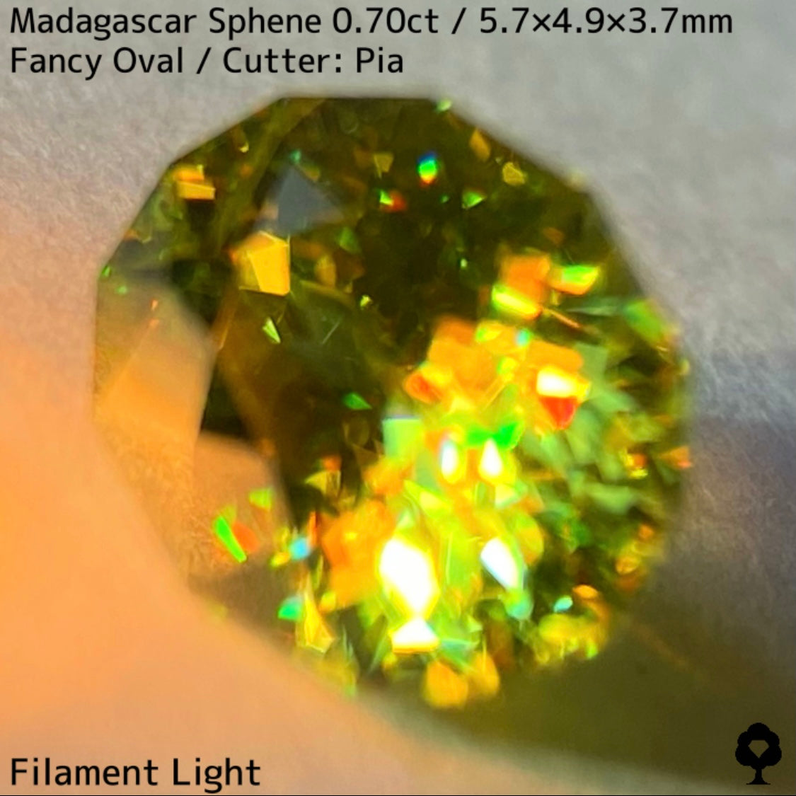 マダガスカルスフェーン0.70ct★明るく鮮やかな希少グリーンの超美結晶から煌めきファイアー止まらない絶品