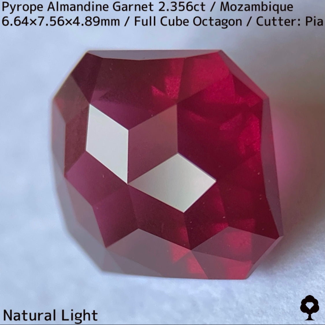 パイロープアルマンディンガーネット2.356ct★大人の味わい感じるシルキーロードライトで初のフルキューブオクタゴン