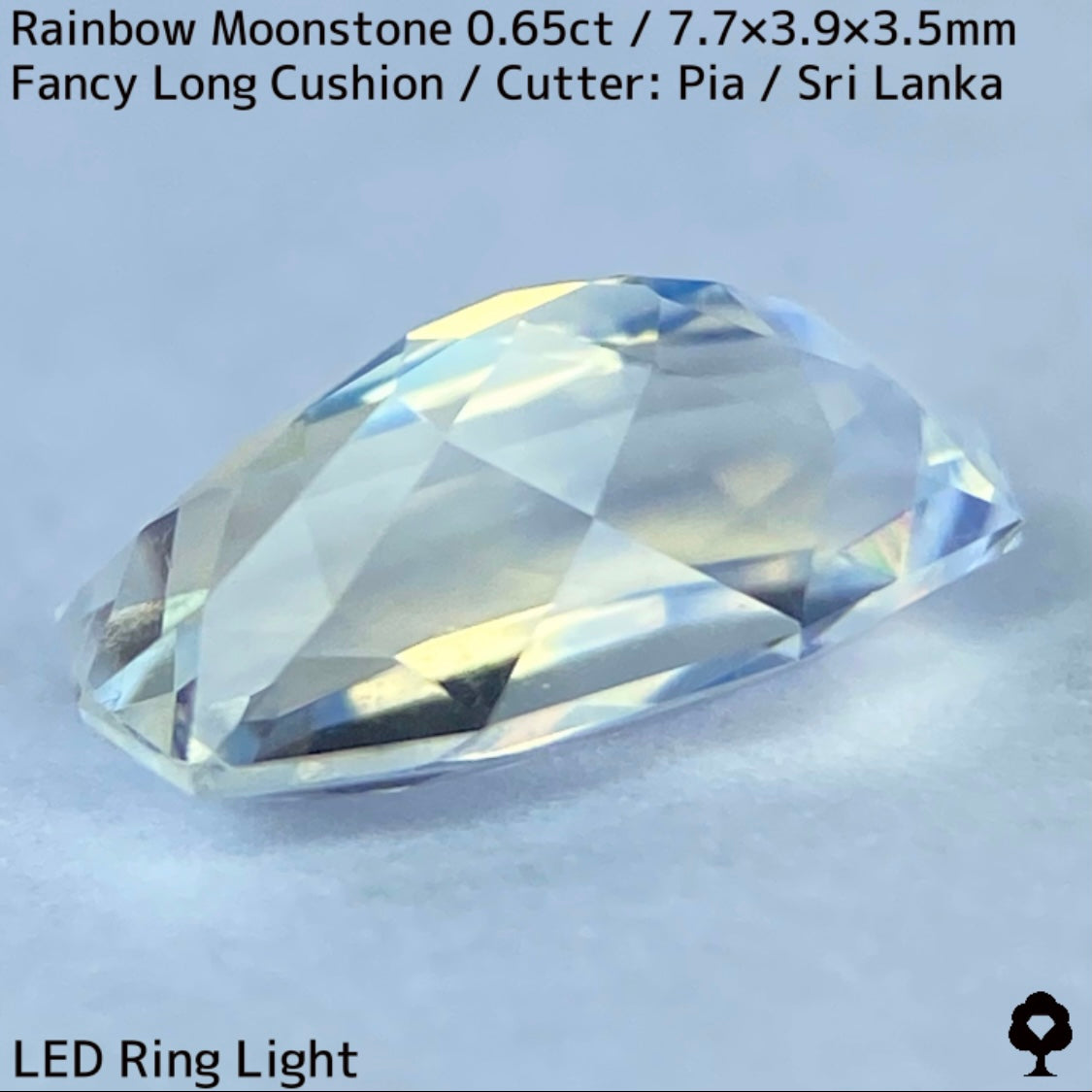 【抽選販売2/19(月)21時のライブにて〆切抽選】レインボームーンストーン0.65ct★シャープでなクッションに溢れ出るシラーたまらない美結晶