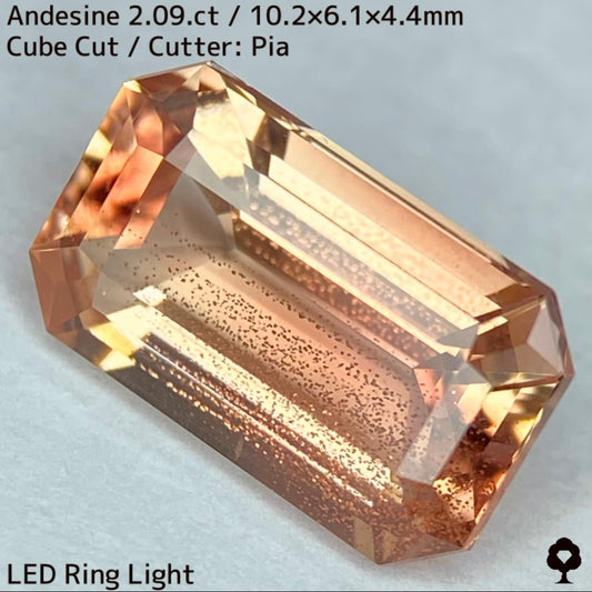 ピンクの色だまりと降り注ぐ銅シラーが可愛くゴージャス★アンデシン2.09ct