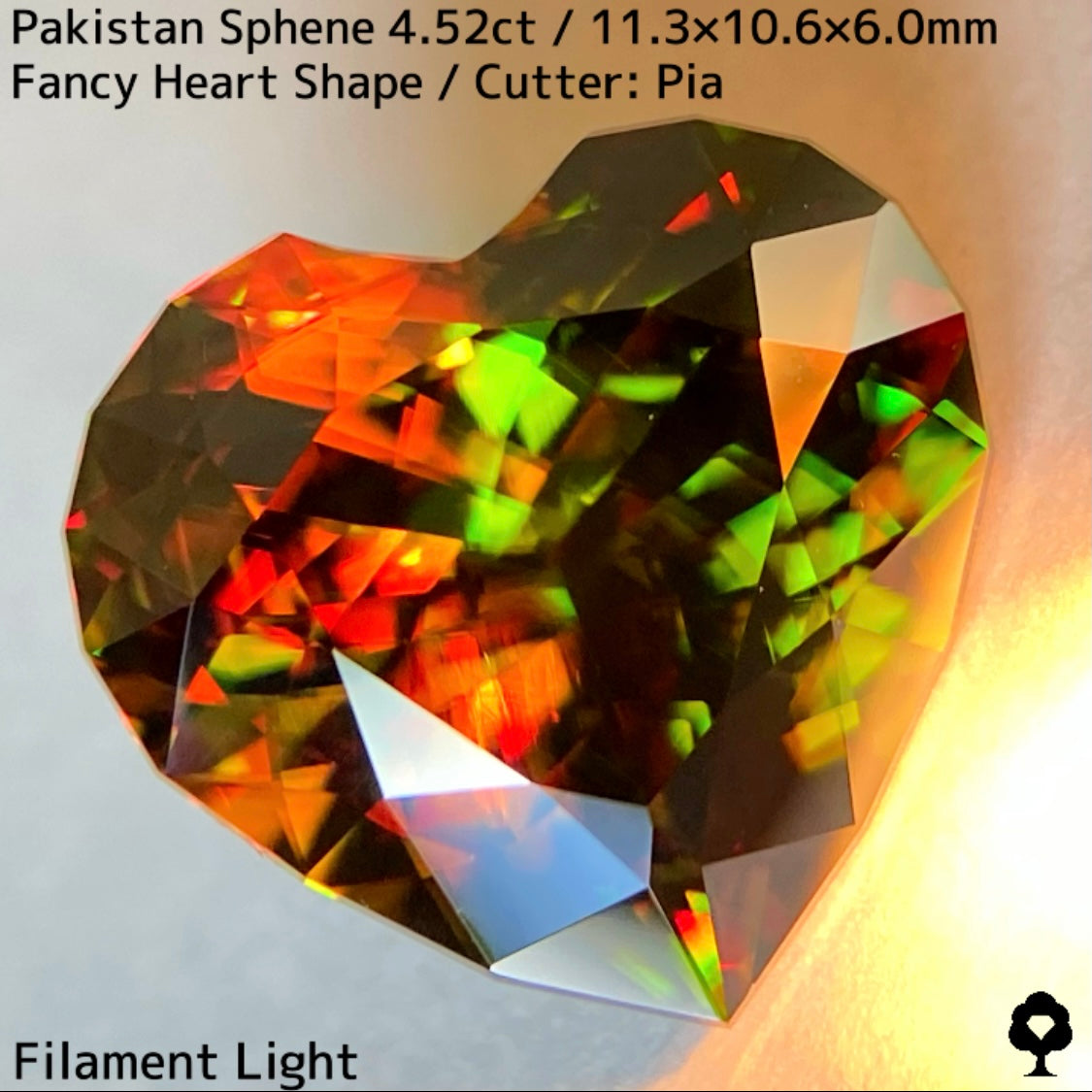 パキスタン産スフェーン4.521ct★彩度高い濃色グリーンから赤いファイアーが弾ける