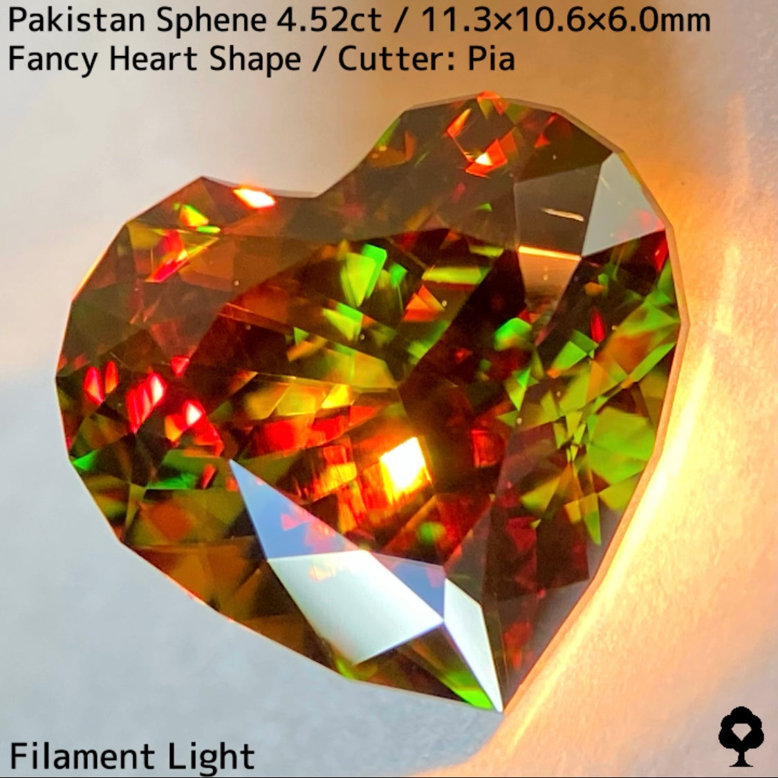 パキスタン産スフェーン4.521ct★彩度高い濃色グリーンから赤いファイアーが弾ける