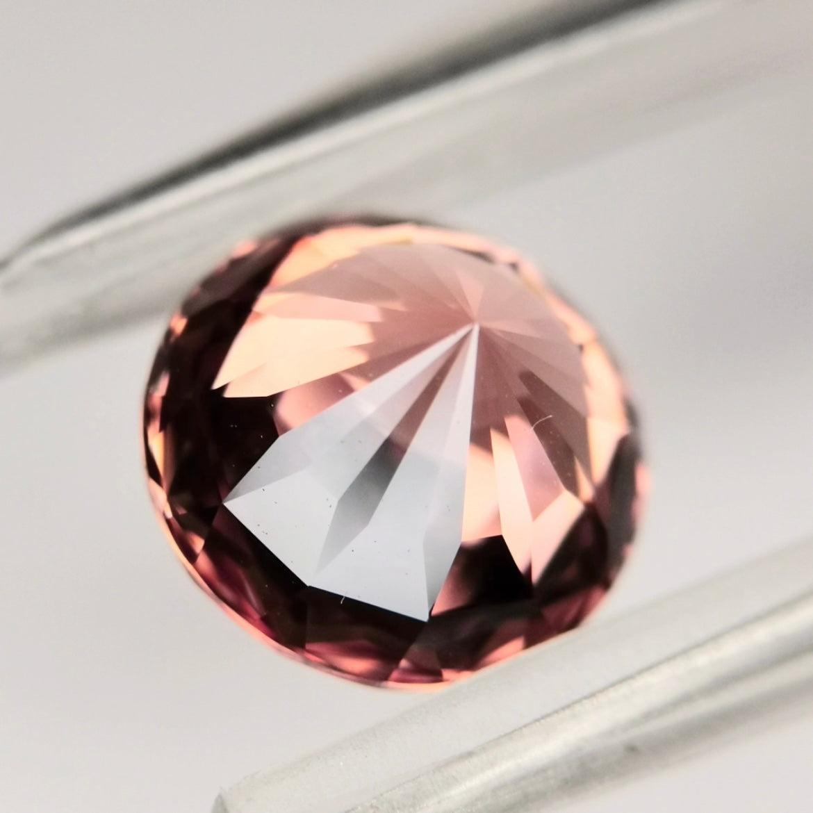 秋色強く感じるカボチャ(色溜まり)覗く美しい一石 / ジルコン 3.487ct