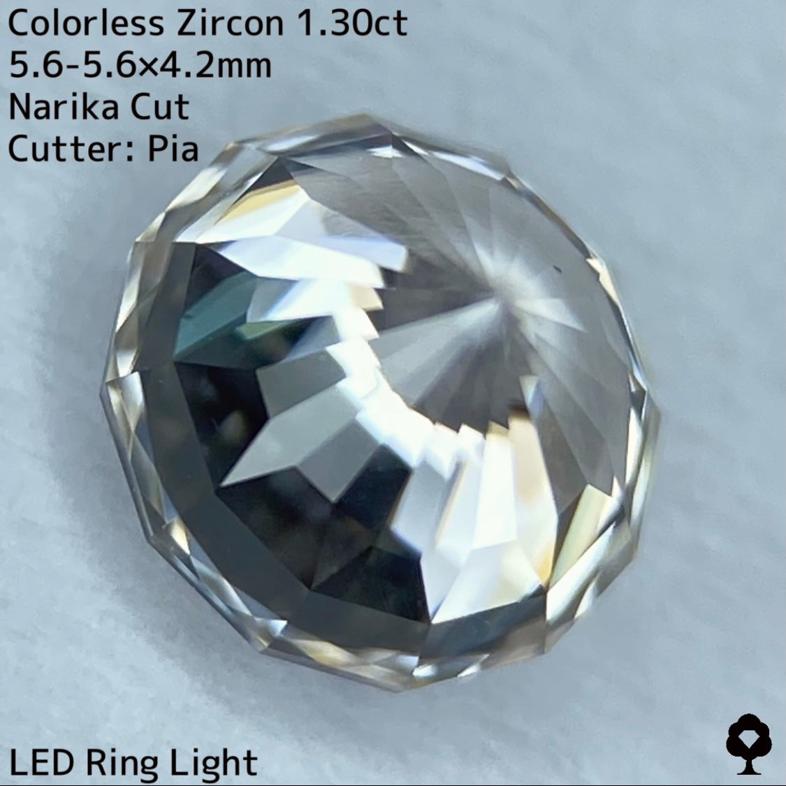 秒針が等しく現れるバチバチファイアーの見事なナリカーカット★カラーレスジルコン1.30ct