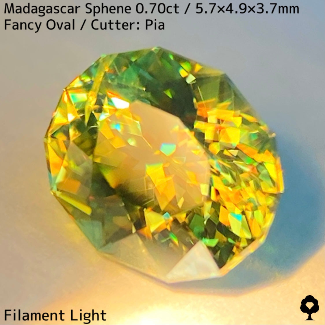 マダガスカルスフェーン0.70ct★明るく鮮やかな希少グリーンの超美結晶から煌めきファイアー止まらない絶品