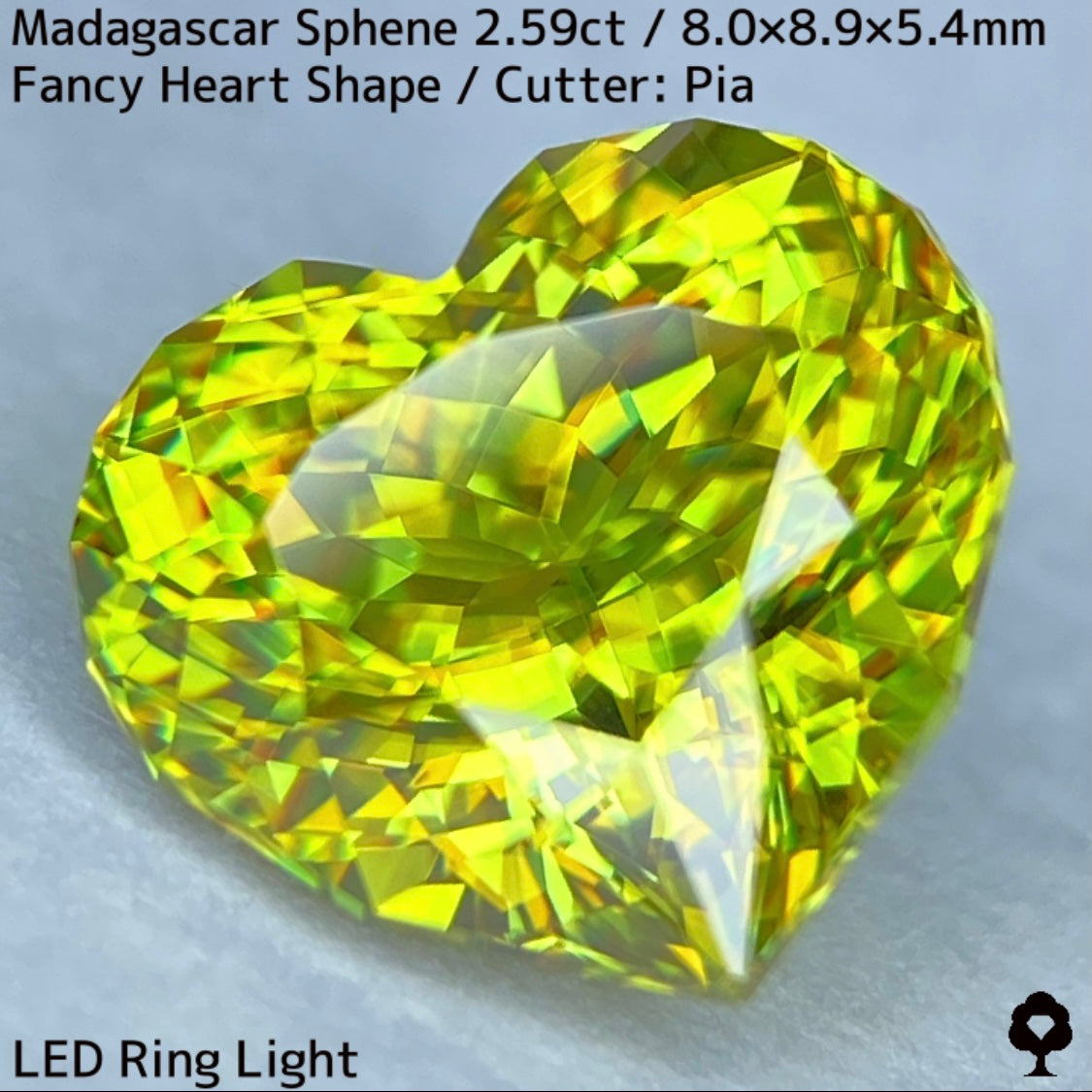 グリニッシュゴールドから止まらない煌めきとファイアー放つファンシーハート★マダガスカル産スフェーン2.59ct
