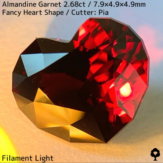 アルマンディンガーネット2.68ct★ディープオレンジーレッドハートシェイプから情熱の赤い炎