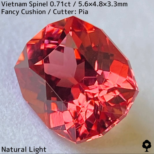 ベトナム産オレンジスピネル0.71ct★ピンクが混ざり合う華やかなオレンジの強い煌めき