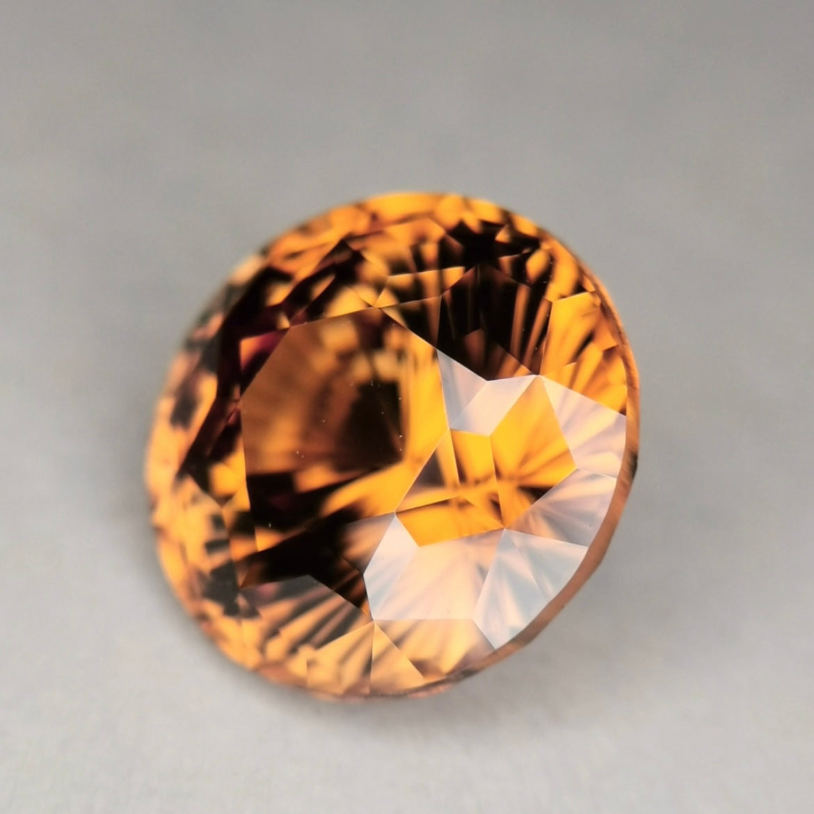 ナリカージルコン、神髄は美しい地色に色溜まり / ジルコン 3.332ct