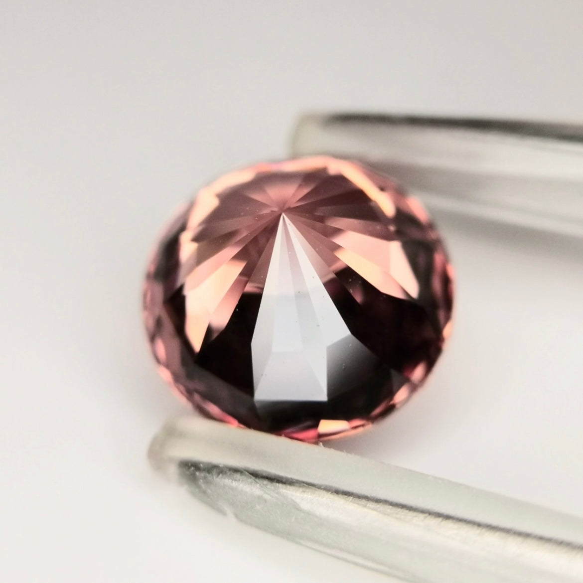 秋色強く感じるカボチャ(色溜まり)覗く美しい一石 / ジルコン 3.487ct
