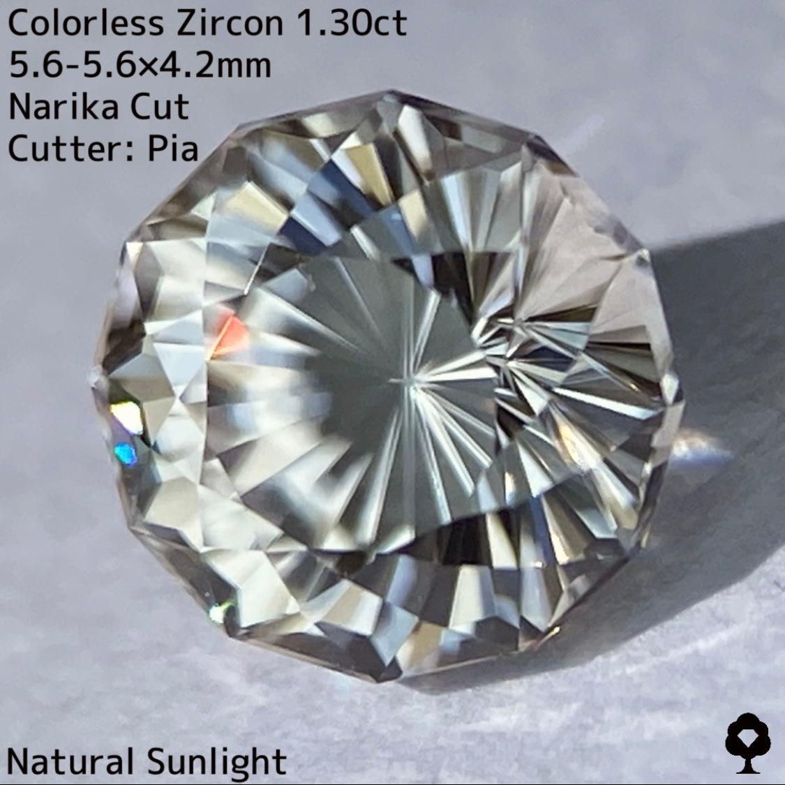 秒針が等しく現れるバチバチファイアーの見事なナリカーカット★カラーレスジルコン1.30ct