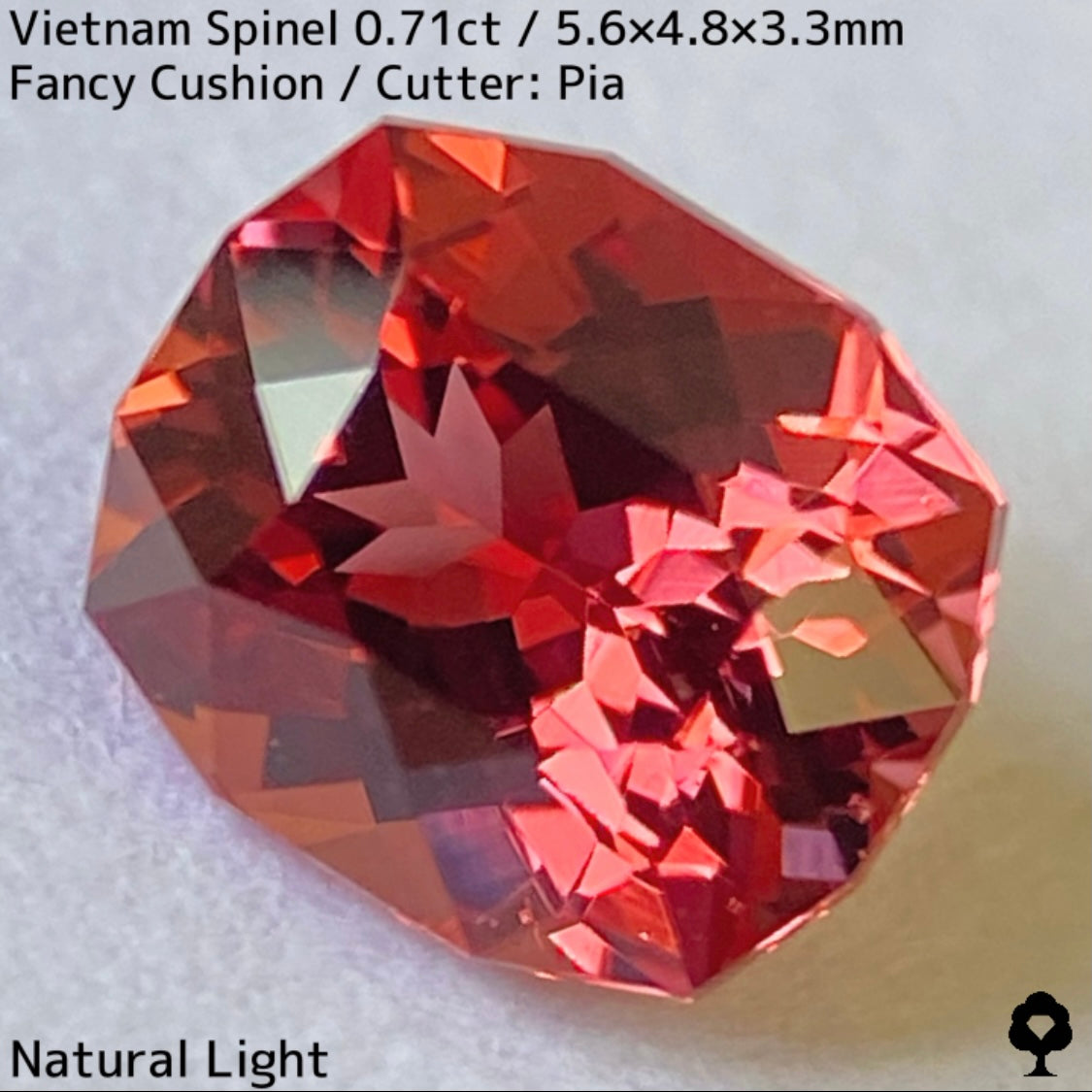 ベトナム産オレンジスピネル0.71ct★ピンクが混ざり合う華やかなオレンジの強い煌めき
