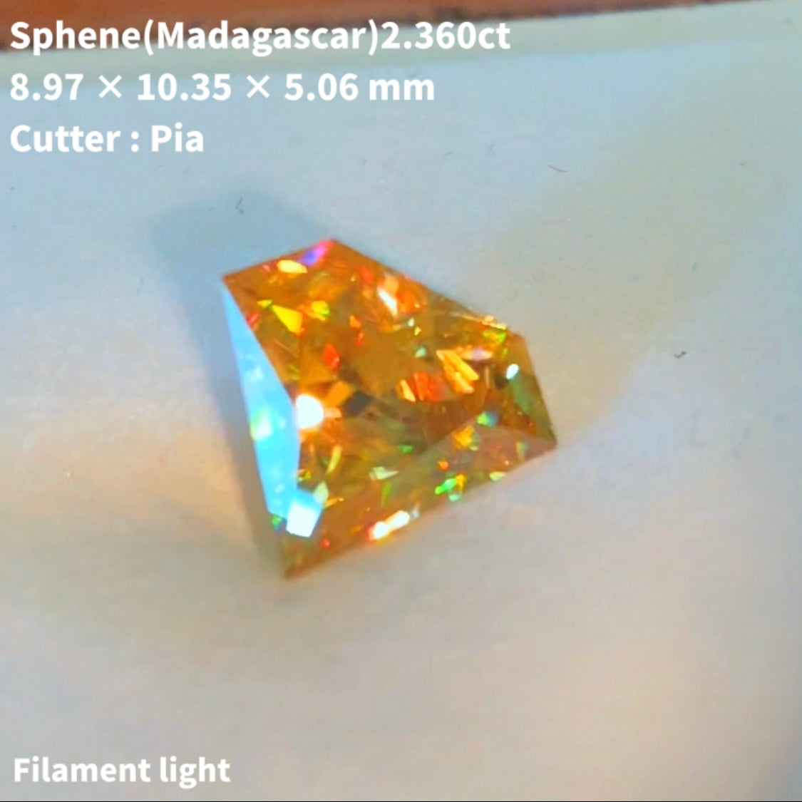 ハッとする明るいゴールドの宝石形★マダガスカル産スフェーン 2.360ct