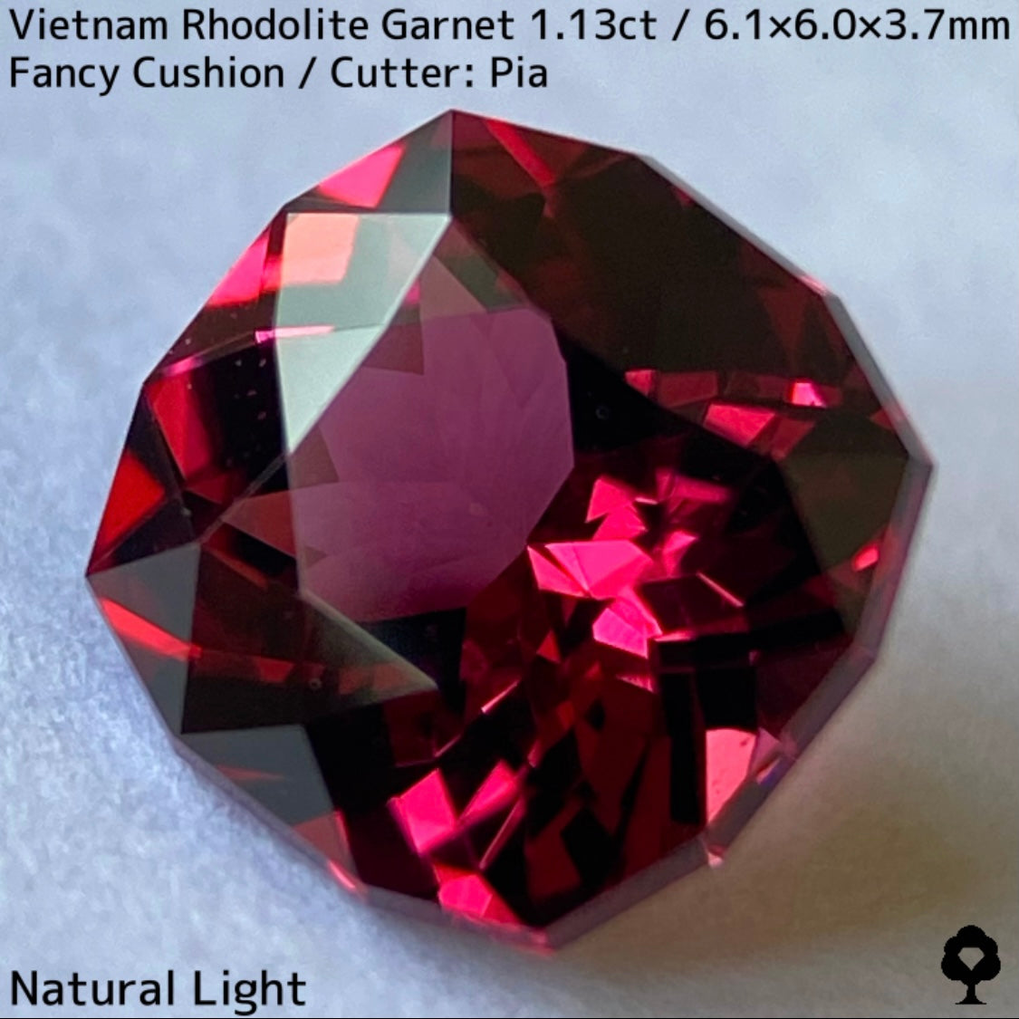ベトナム産ロードライトガーネット1.13ct★オレンジ混じりのピンクの煌めきがたまらない美結晶ファンシークッション