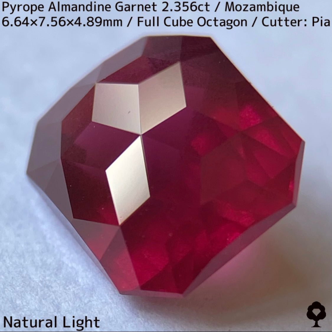 パイロープアルマンディンガーネット2.356ct★大人の味わい感じるシルキーロードライトで初のフルキューブオクタゴン