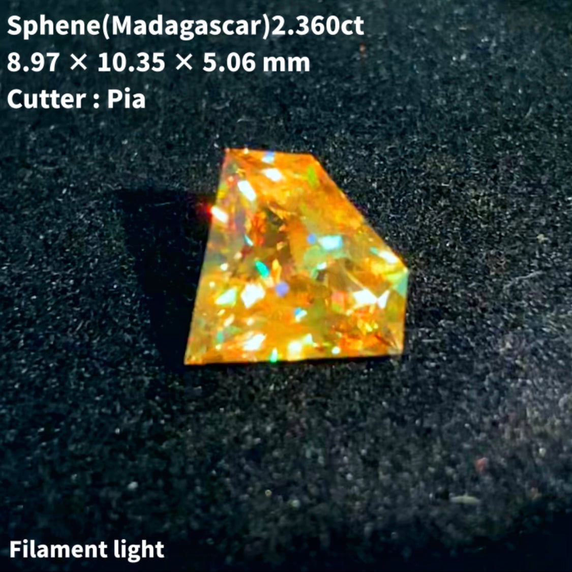 ハッとする明るいゴールドの宝石形★マダガスカル産スフェーン 2.360ct