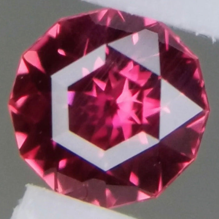 【お客さま専用】ルビー 0.198ct / 宝石の形浮かぶZBカット