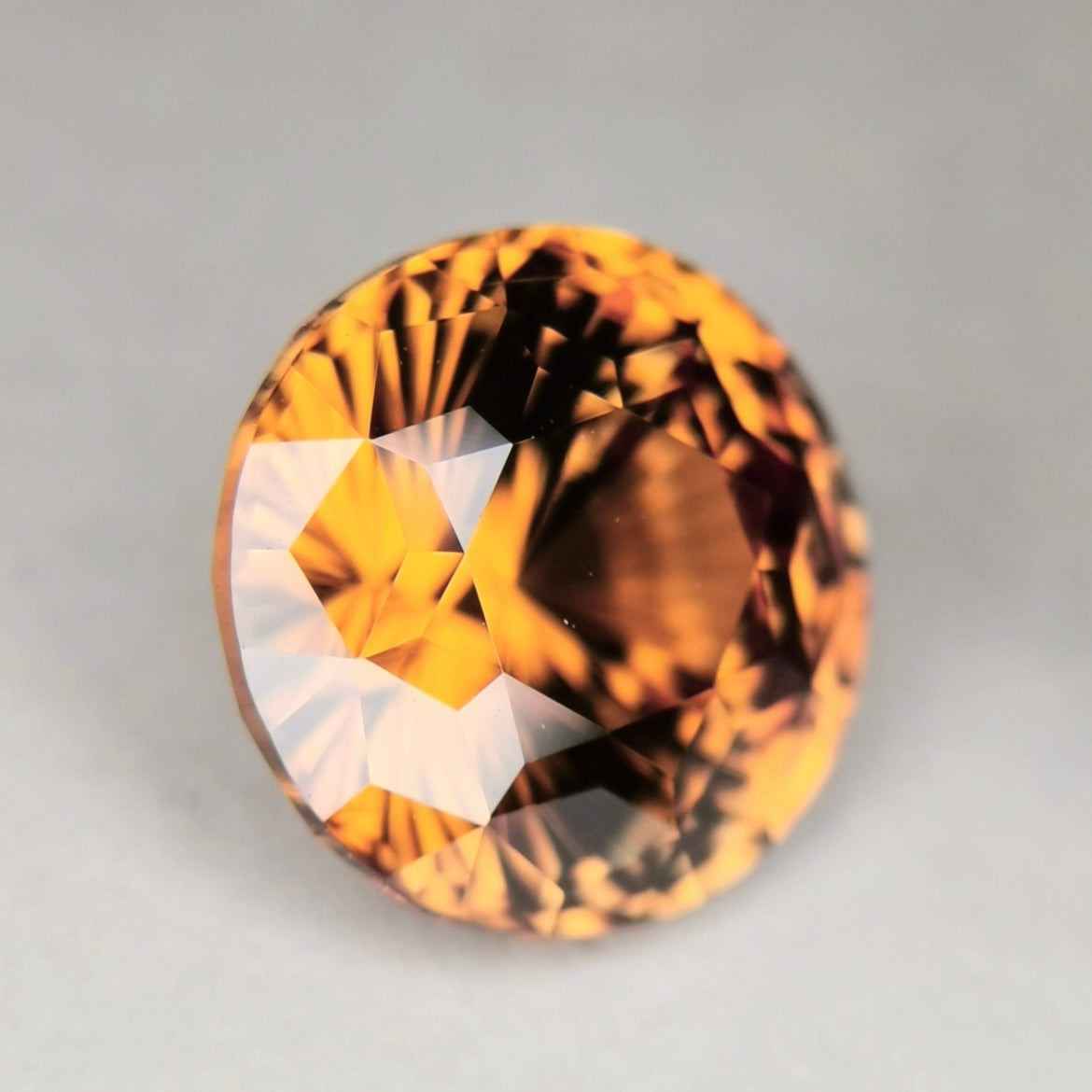 ナリカージルコン、神髄は美しい地色に色溜まり / ジルコン 3.332ct