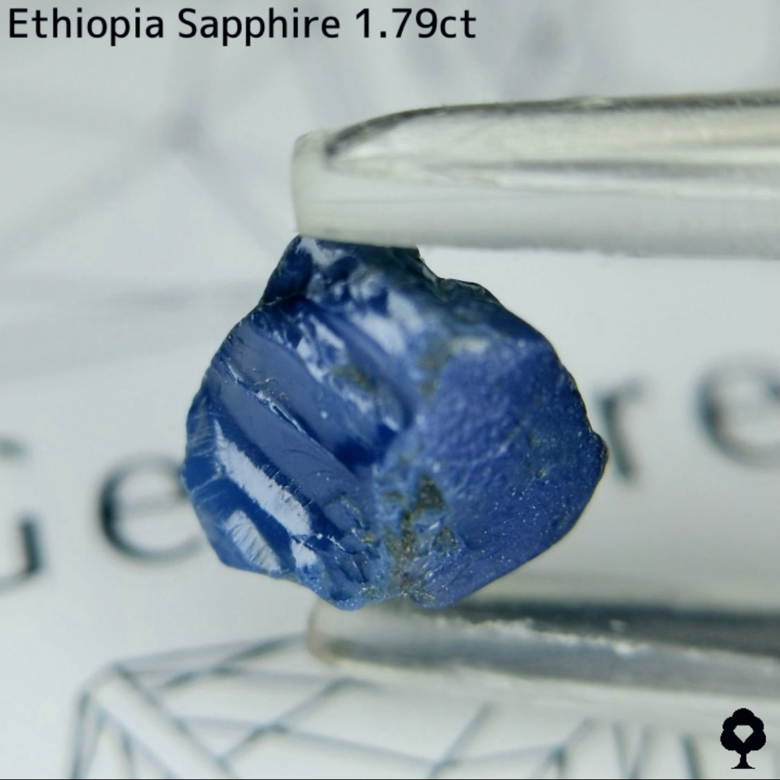 エチオピア産ロイヤルブルーサファイア0.870ct★シンプルなカットから湧き上がる鮮やかなロイヤルブルー★原石1.79ct付き
