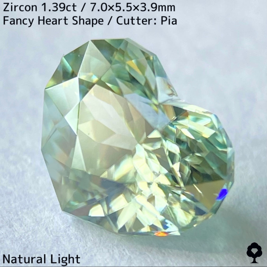 【ご当選者さま専用】ジルコン1.39ct★GTJでは珍しい横長ハートの煌めくライトブルーイッシュグリーンの美結晶