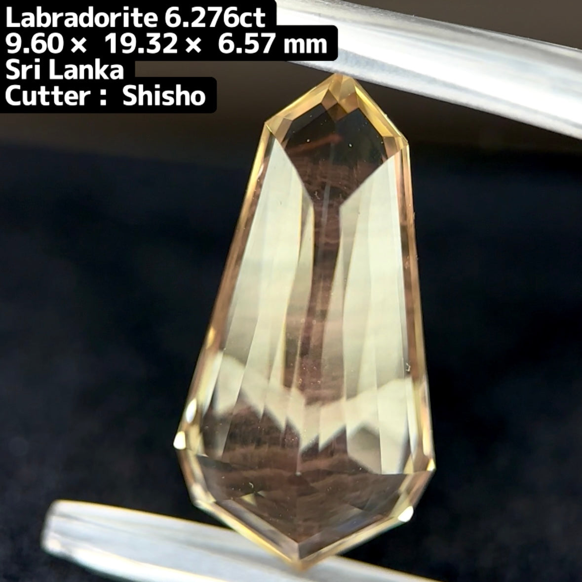 威風堂々とした佇まいの“大剣🗡”ゴールデンラブラドライト 6.276ct