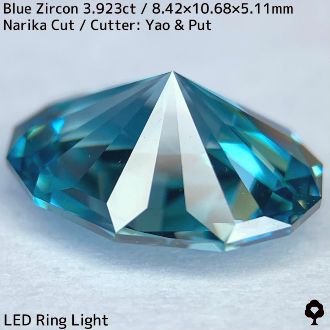 グリニッシュブルーとカラーレスのグラデーションが美しい大胆でシャープなナリカーカット⏰ブルージルコン3.923ct