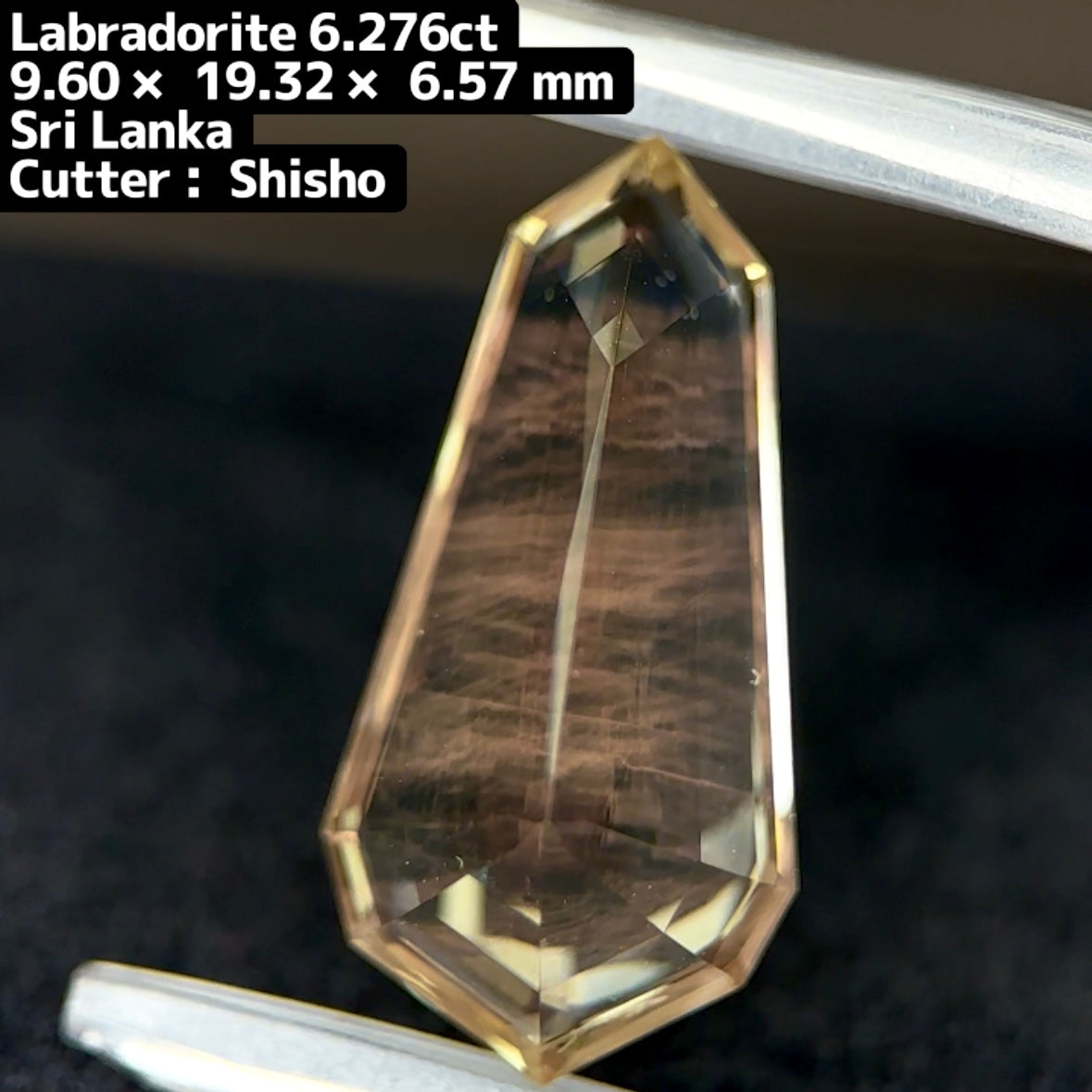 威風堂々とした佇まいの“大剣🗡”ゴールデンラブラドライト 6.276ct
