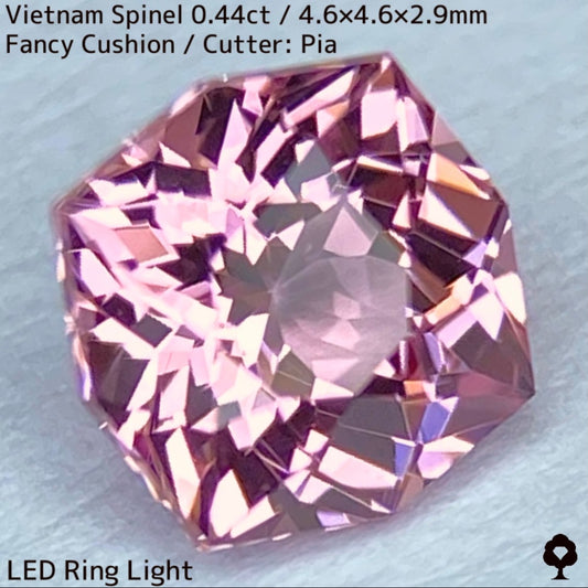 ベトナム産ピンクスピネル0.44ct★桜ピンクの美結晶から煌めきとファイアーが止まらない