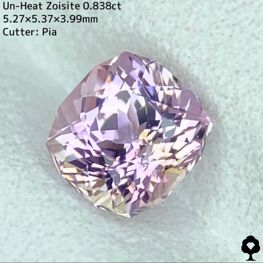 非加熱ピンクゾイサイト0.838ct★ピンクにグリーン混ざるファンタジーな多色性がたまらない美結晶