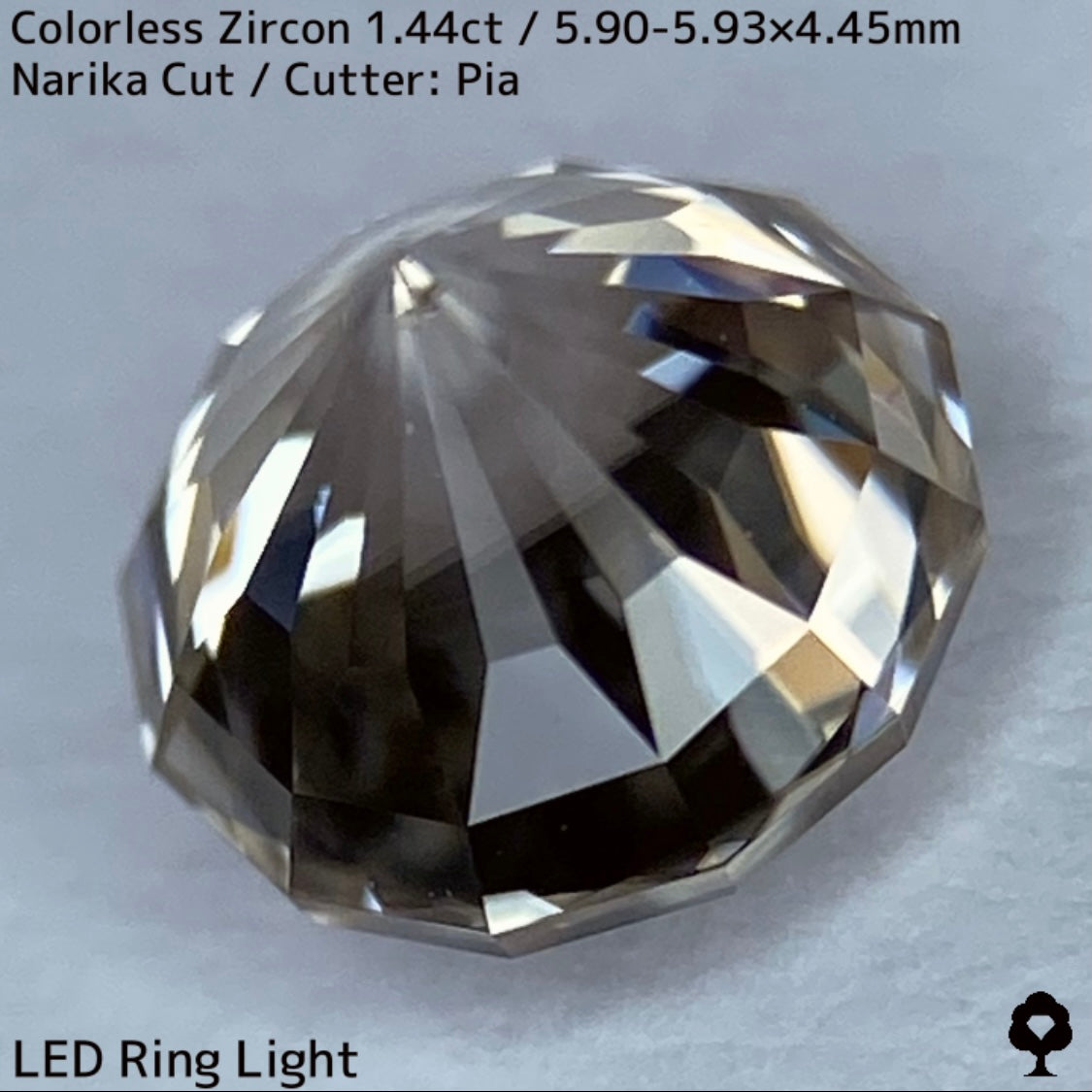 クッキリと浮かぶ秒針のような煌めきが美しい★カラーレスジルコン1.44ct