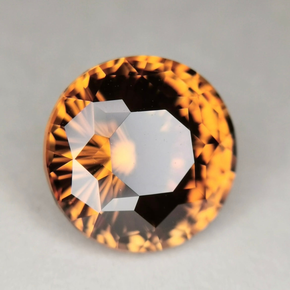 ナリカージルコン、神髄は美しい地色に色溜まり / ジルコン 3.332ct