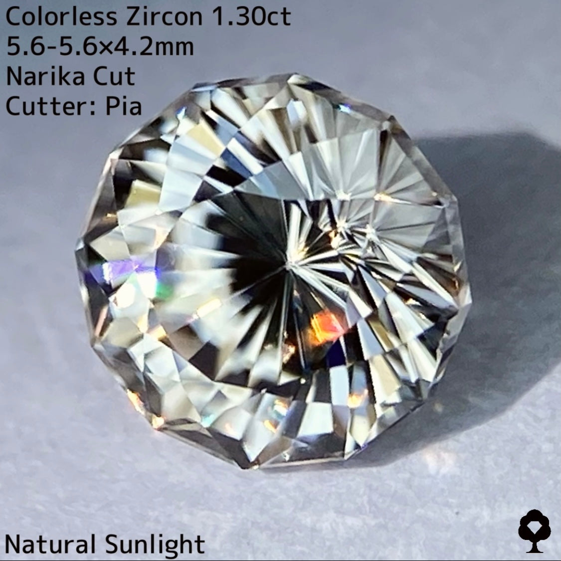 秒針が等しく現れるバチバチファイアーの見事なナリカーカット★カラーレスジルコン1.30ct