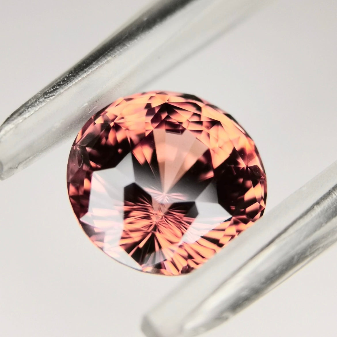 秋色強く感じるカボチャ(色溜まり)覗く美しい一石 / ジルコン 3.487ct