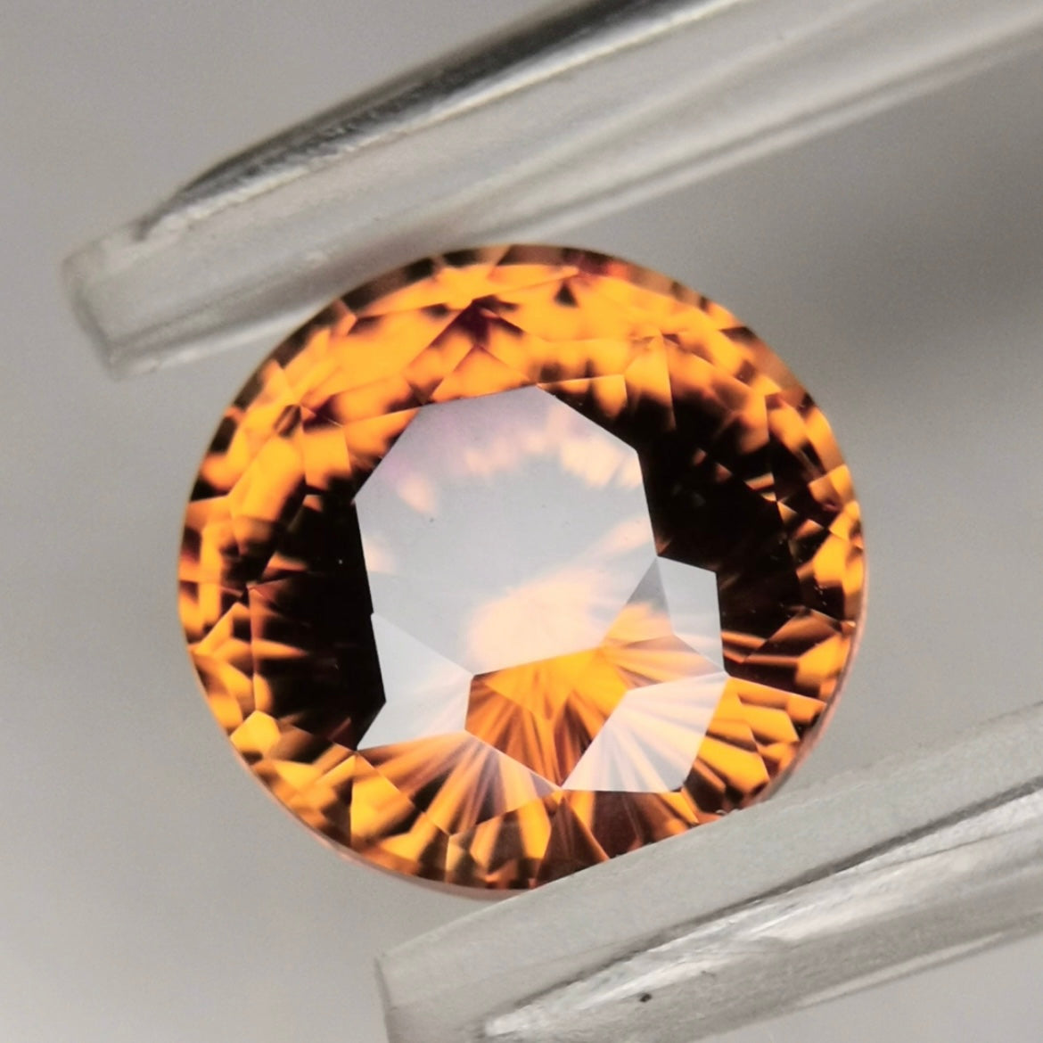 ナリカージルコン、神髄は美しい地色に色溜まり / ジルコン 3.332ct