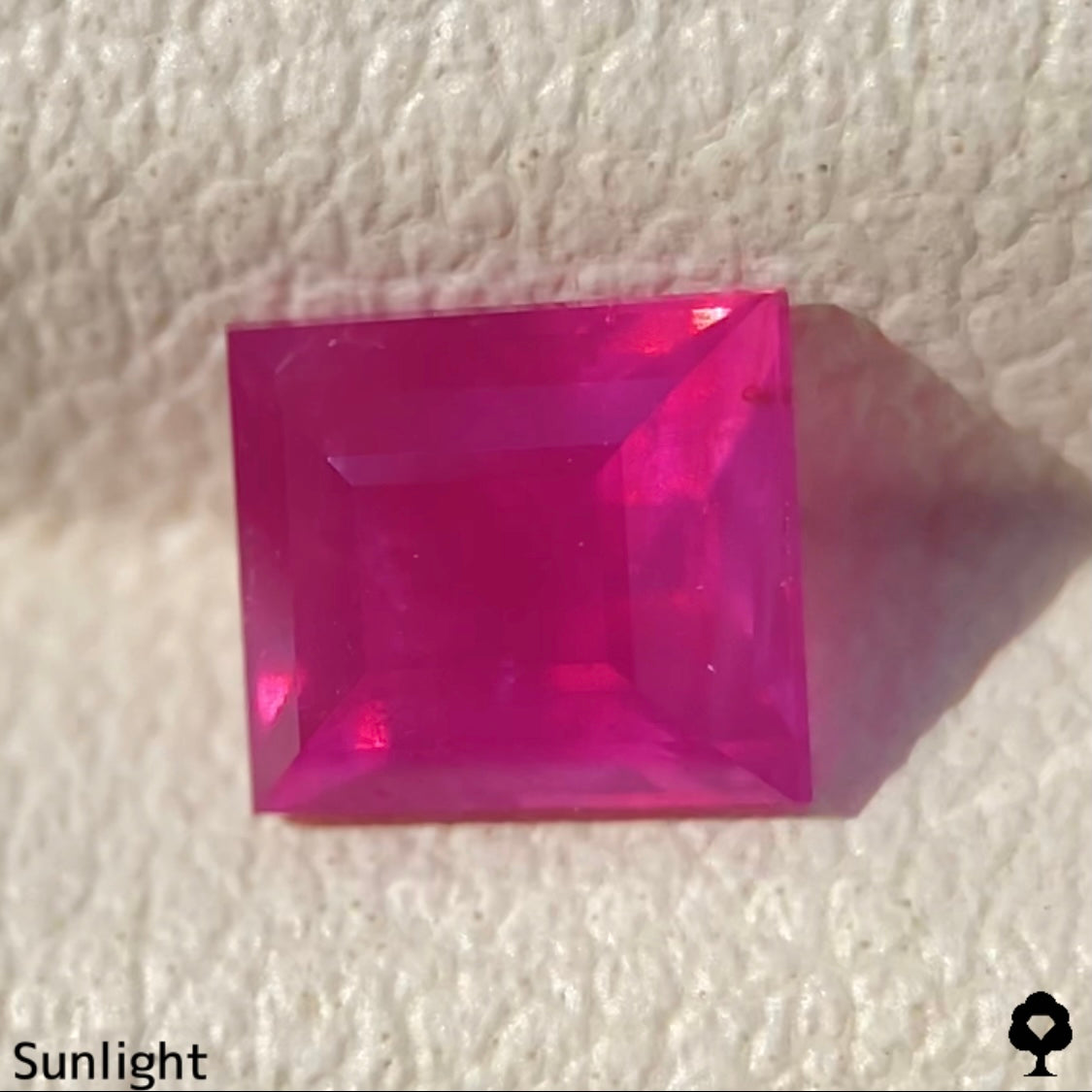 ビルマ産非加熱ルビー0.94ct★シルキーピンク可愛い無駄のないシャープなバゲット
