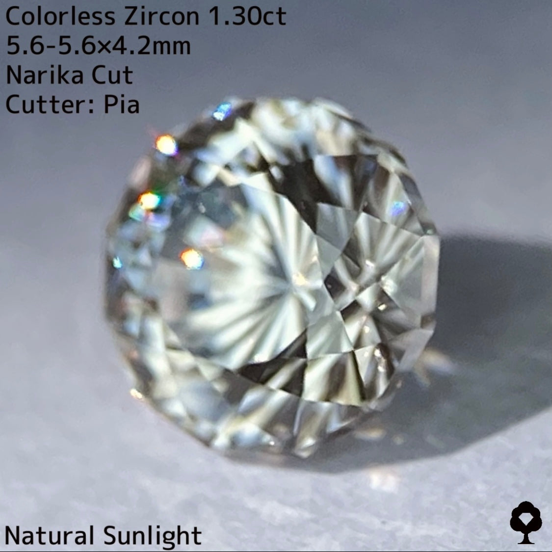 秒針が等しく現れるバチバチファイアーの見事なナリカーカット★カラーレスジルコン1.30ct