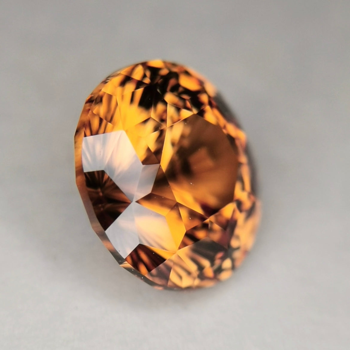 ナリカージルコン、神髄は美しい地色に色溜まり / ジルコン 3.332ct