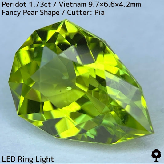 ベトナム産ペリドット1.73ct★リリーパッド入りのファイアーチラつく美色ファンシーペアシェイプ