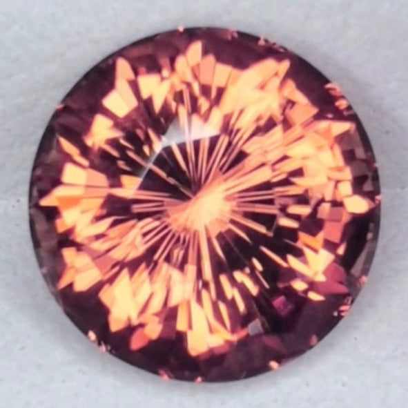 秋色強く感じるカボチャ(色溜まり)覗く美しい一石 / ジルコン 3.487ct