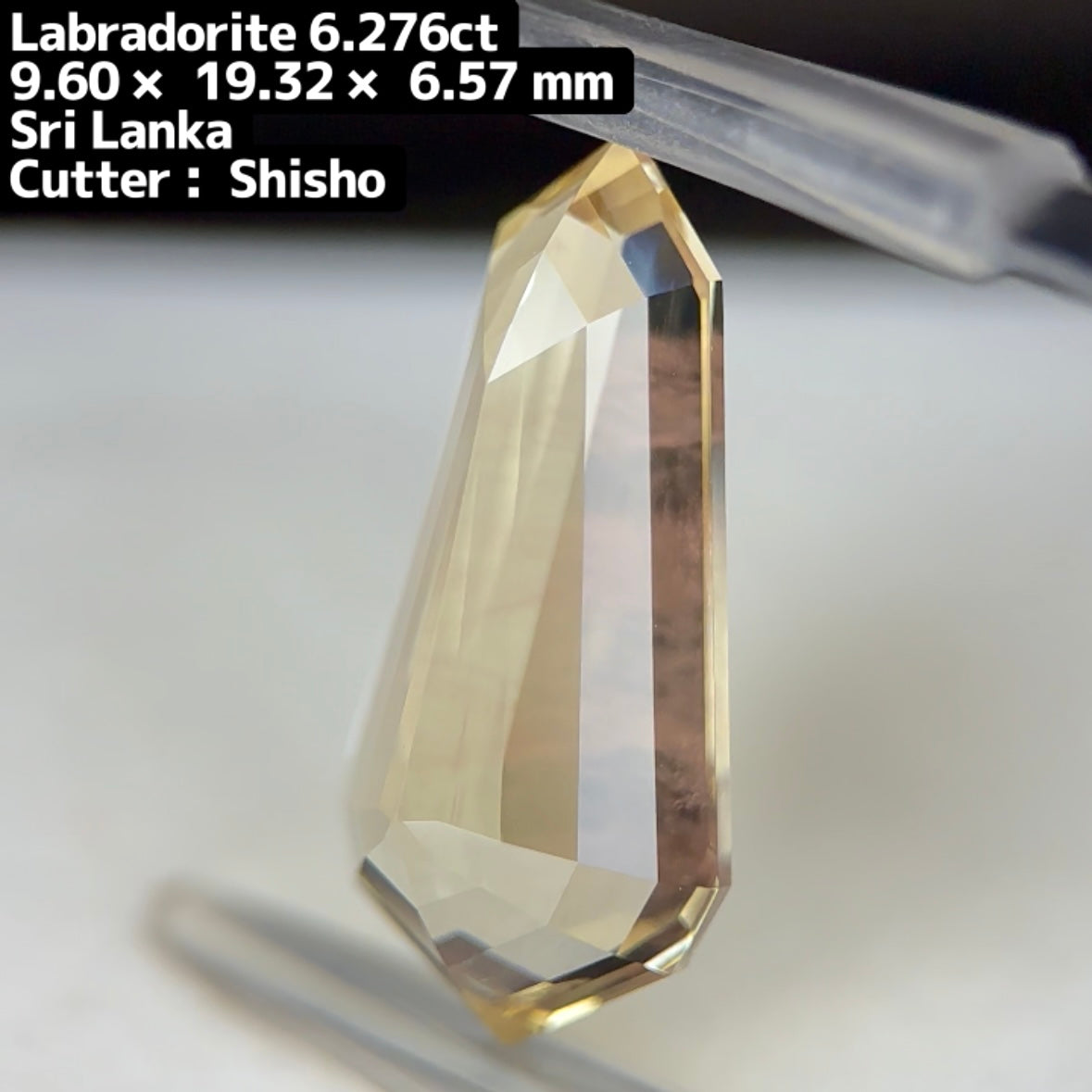 威風堂々とした佇まいの“大剣🗡”ゴールデンラブラドライト 6.276ct